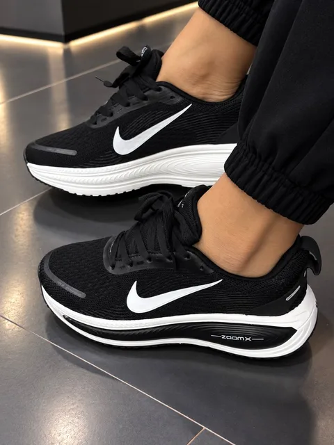 Zapatillas Nike Vomero Plus - Dama